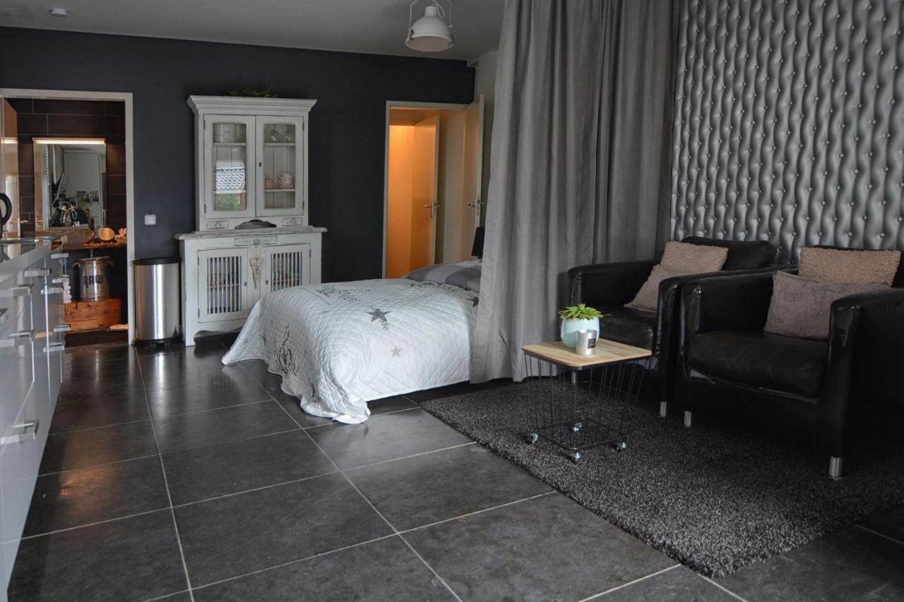 Bed & Breakfast "Aan De Banis" ไรเซน ภายนอก รูปภาพ